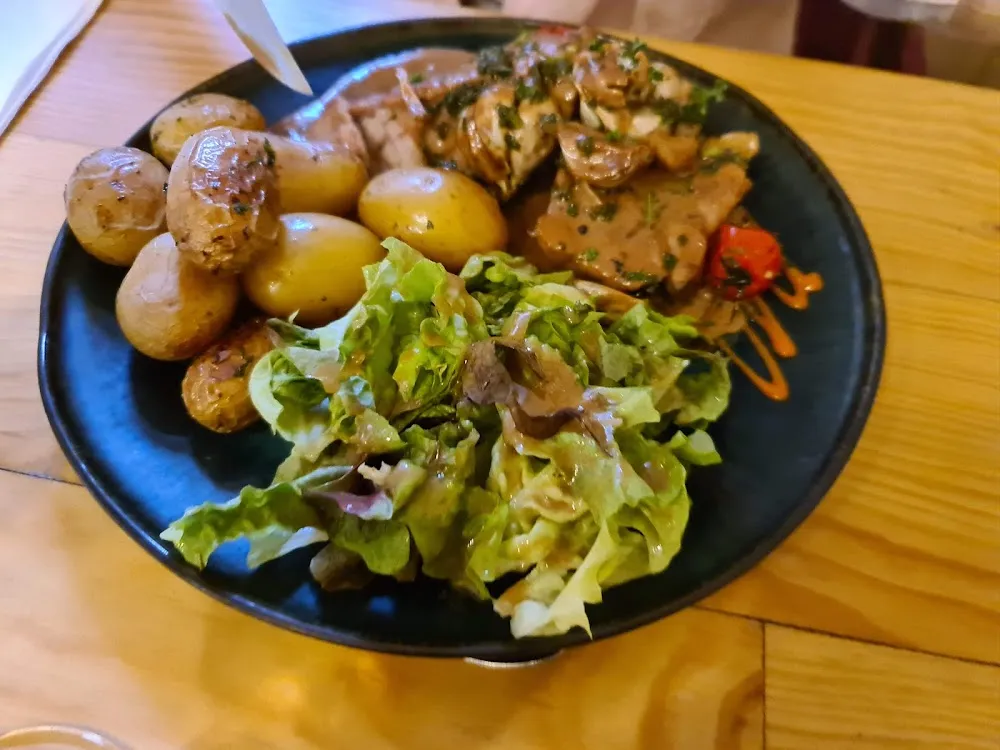 Ris de Veau Pommes de Terre Sautées Salade